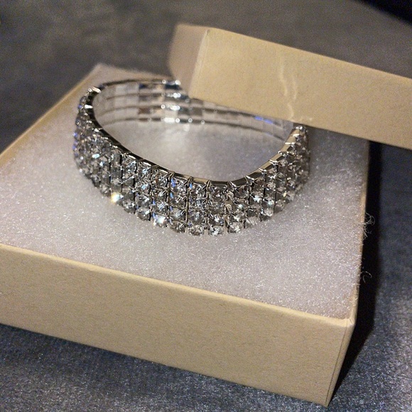 Incredible Beautiful 360 Rhinestone 4 Incredible Rows Stretch Elegant Bracelet - Picture 6 of 6